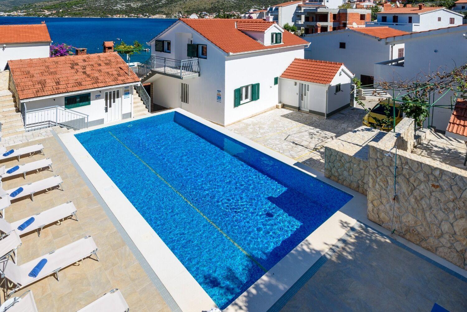 Apartments Bisernica-With Pool Ražanj Eksteriør bilde