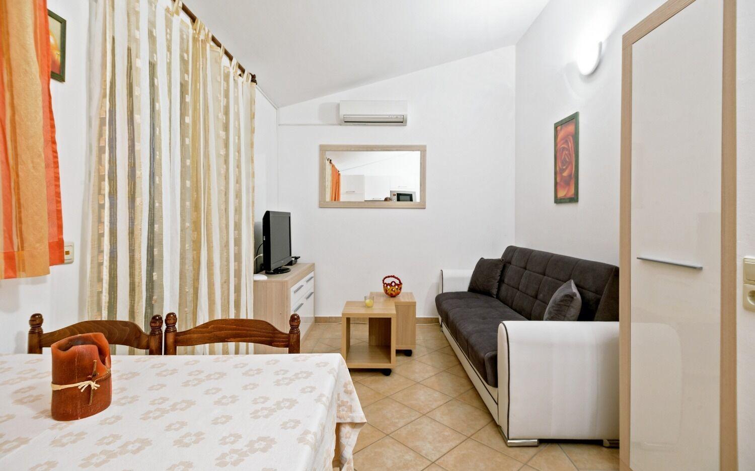 Apartments Bisernica-With Pool Ražanj Eksteriør bilde