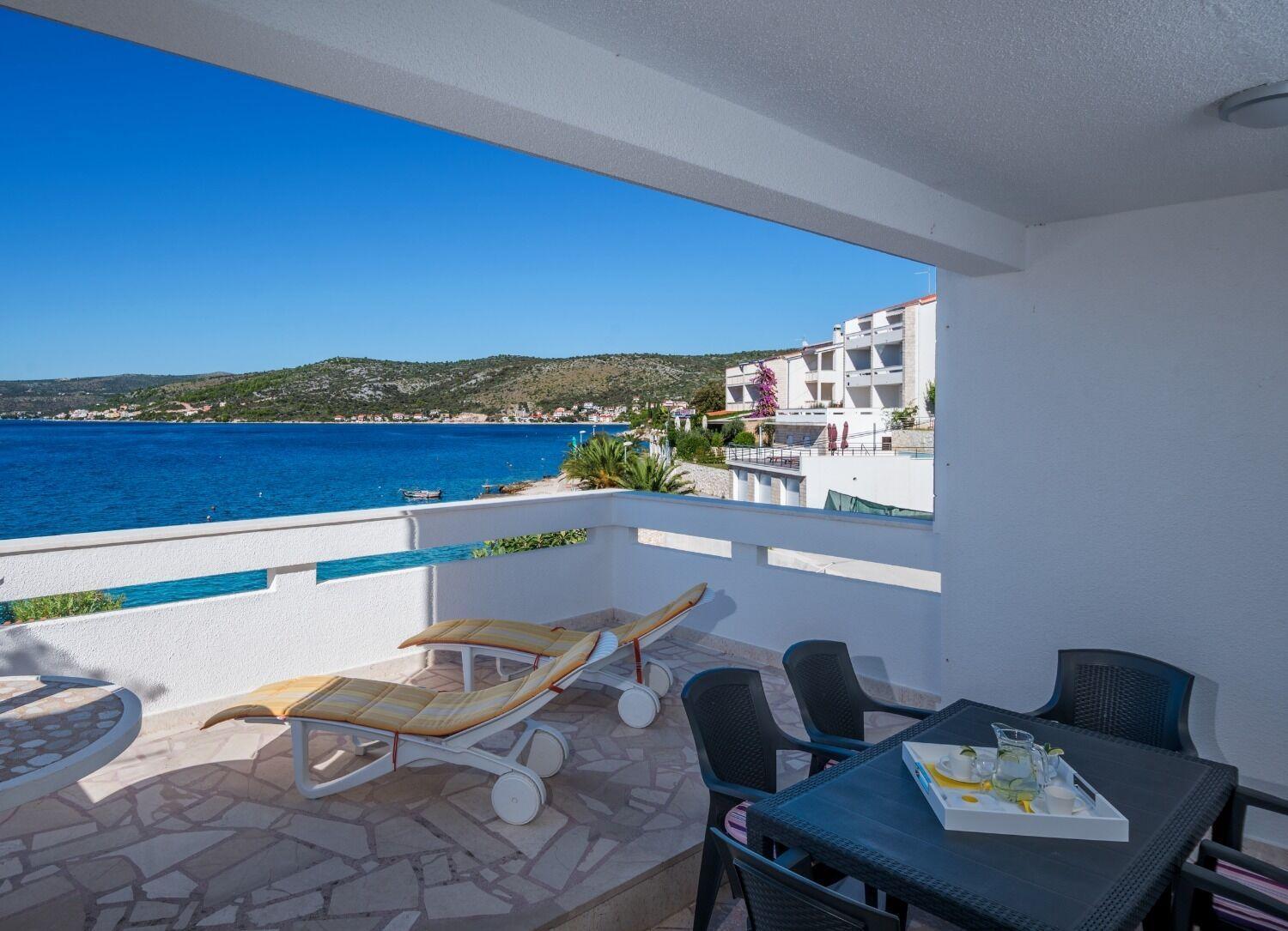 Apartments Bisernica-With Pool Ražanj Eksteriør bilde