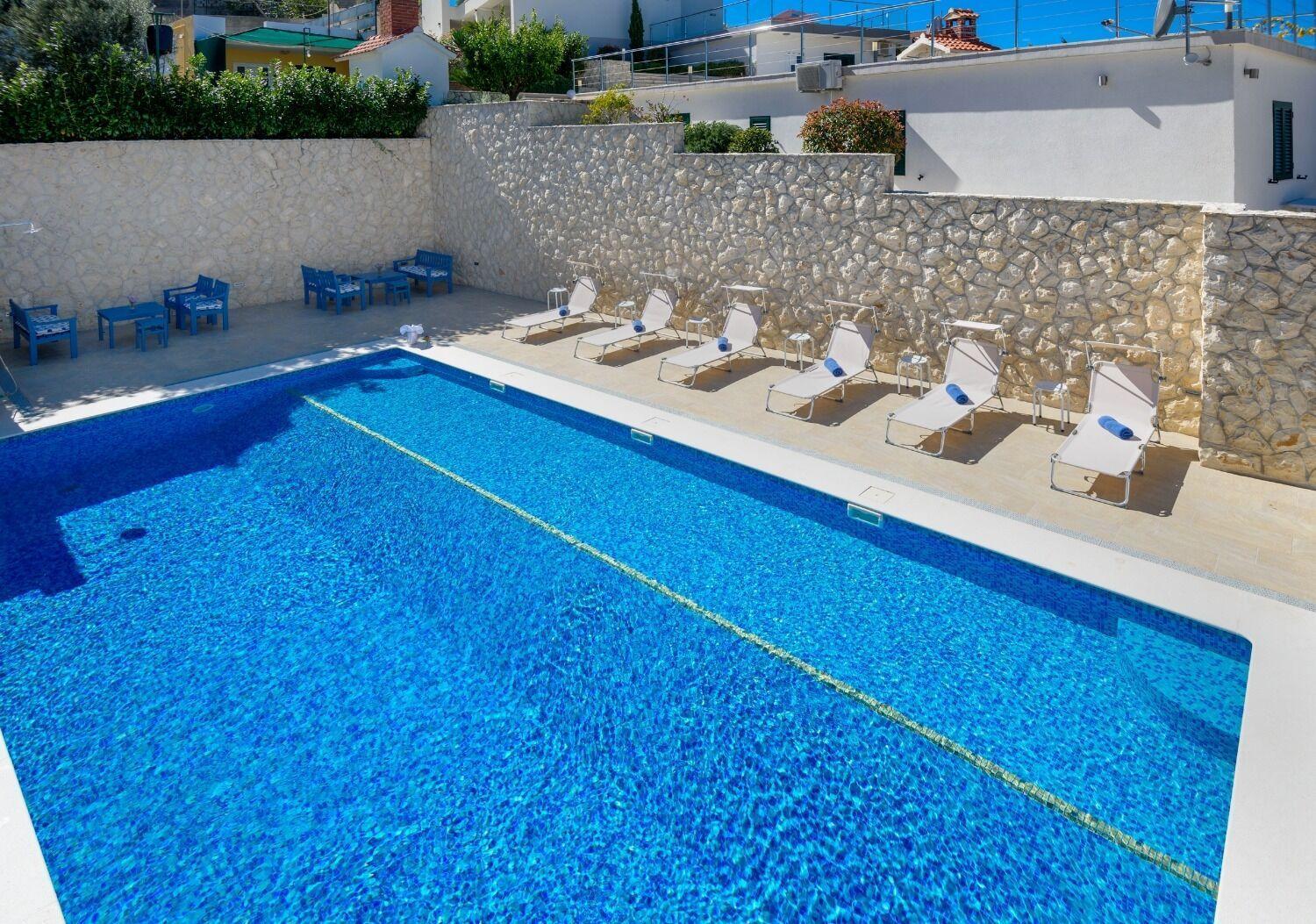 Apartments Bisernica-With Pool Ražanj Eksteriør bilde